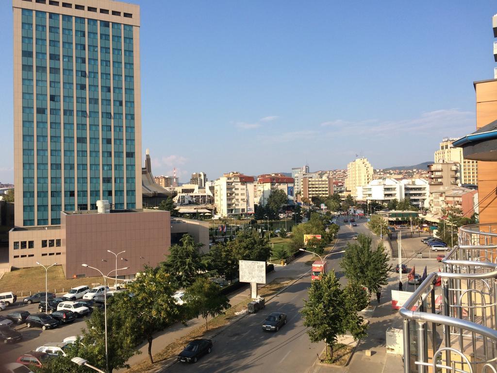 Hotel Real Pristina Exteriör bild