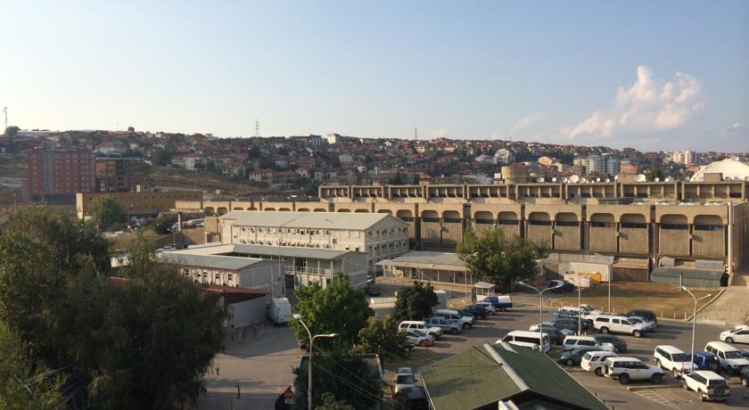 Hotel Real Pristina Exteriör bild