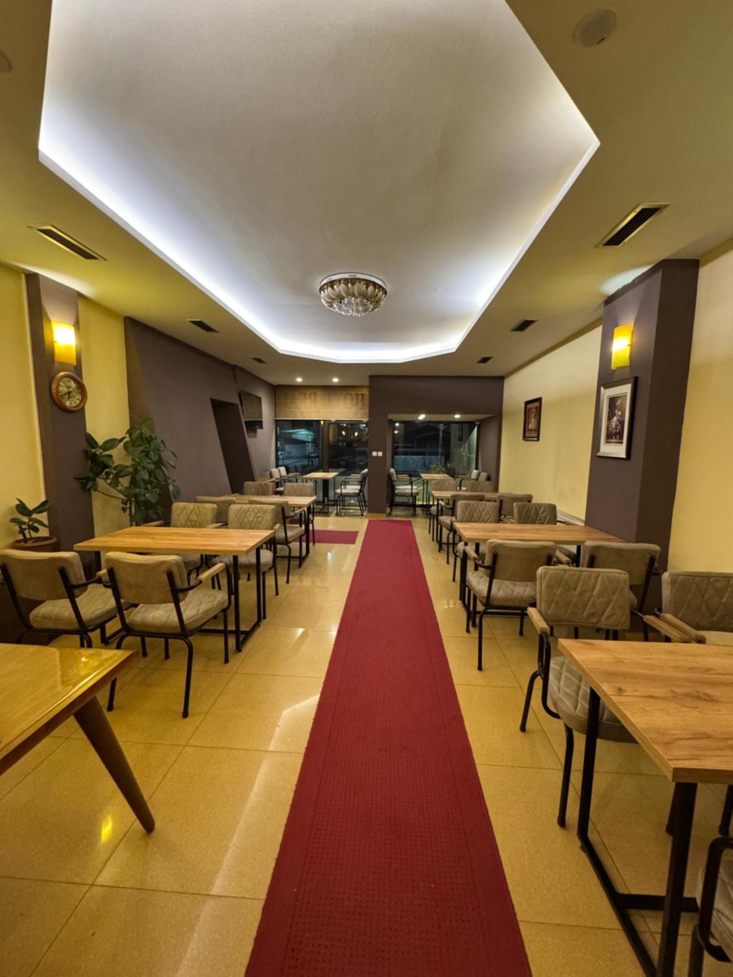 Hotel Real Pristina Exteriör bild