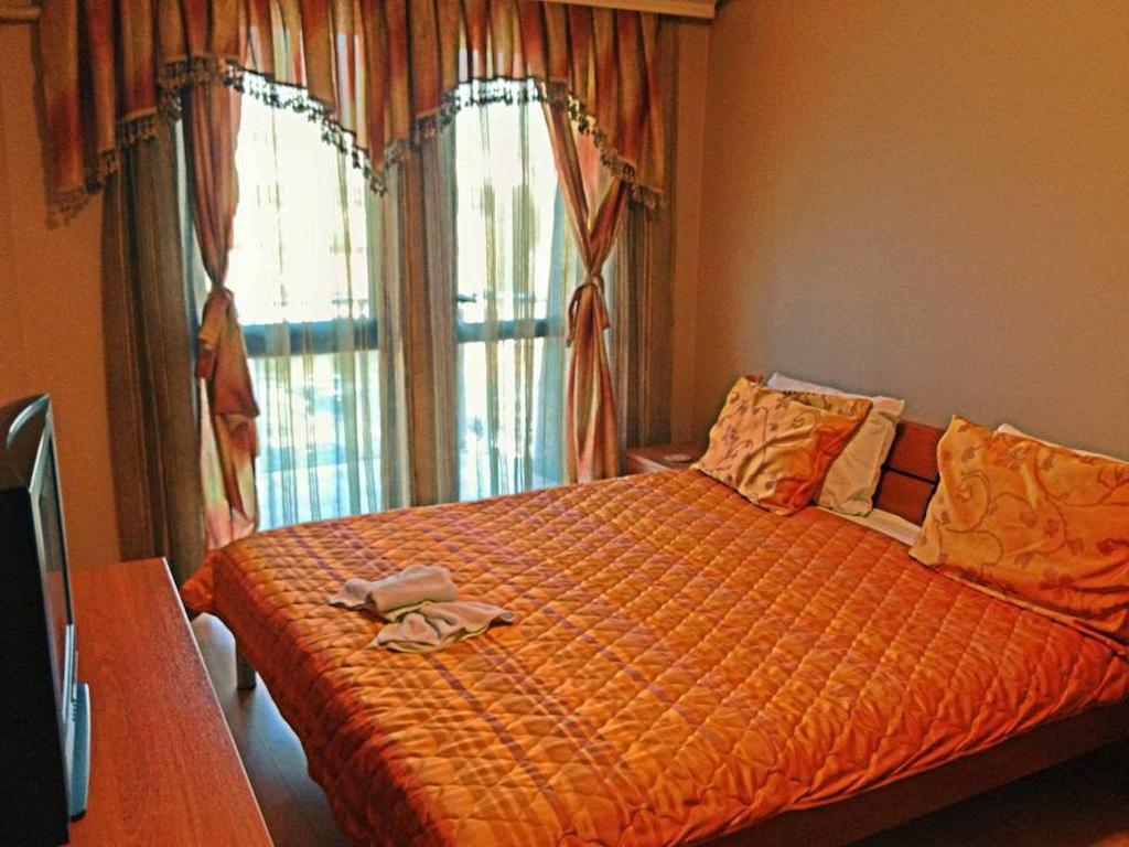 Hotel Real Pristina Rum bild