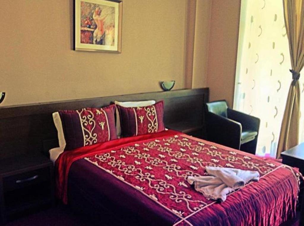Hotel Real Pristina Rum bild