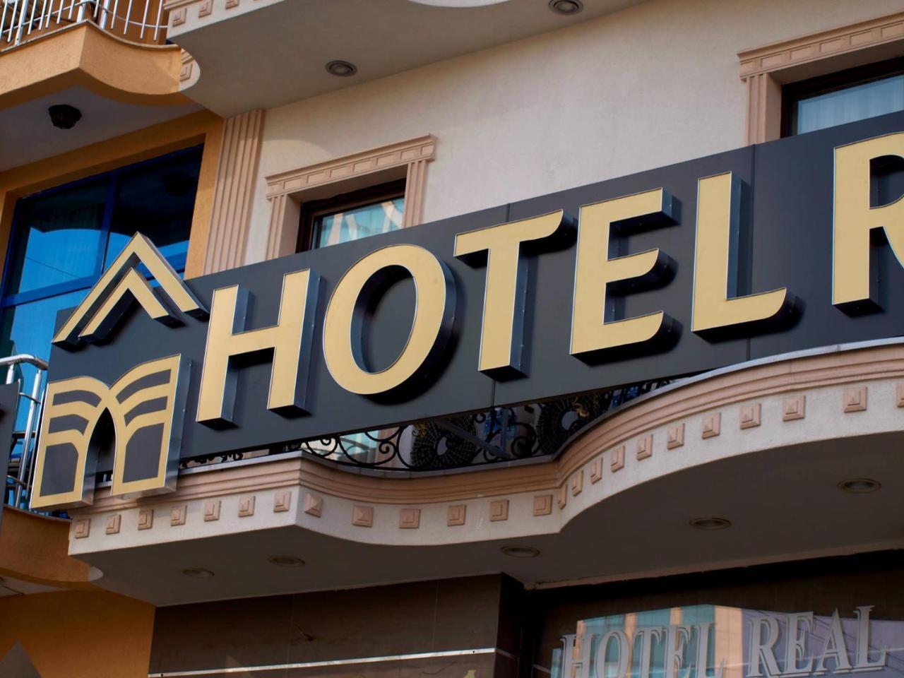 Hotel Real Pristina Exteriör bild